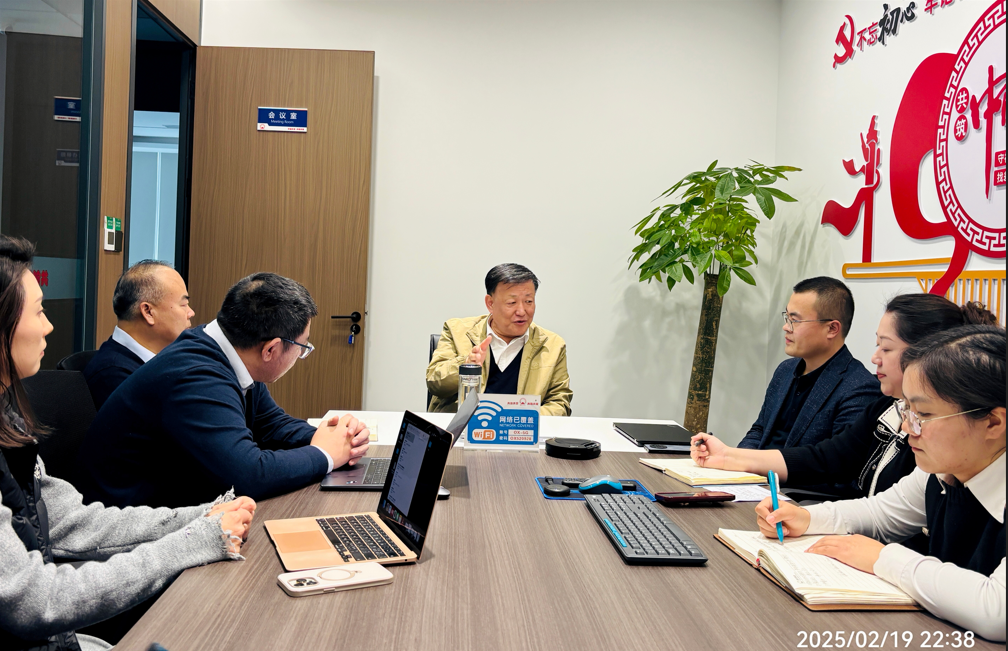 QY千亿国际股份董事长朱建民莅临上海QY千亿国际指导工作